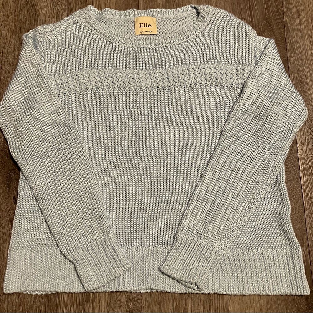 Elie Tahari Women’s Icy Light Blue Soft Crew Neck Sweater Size Medium